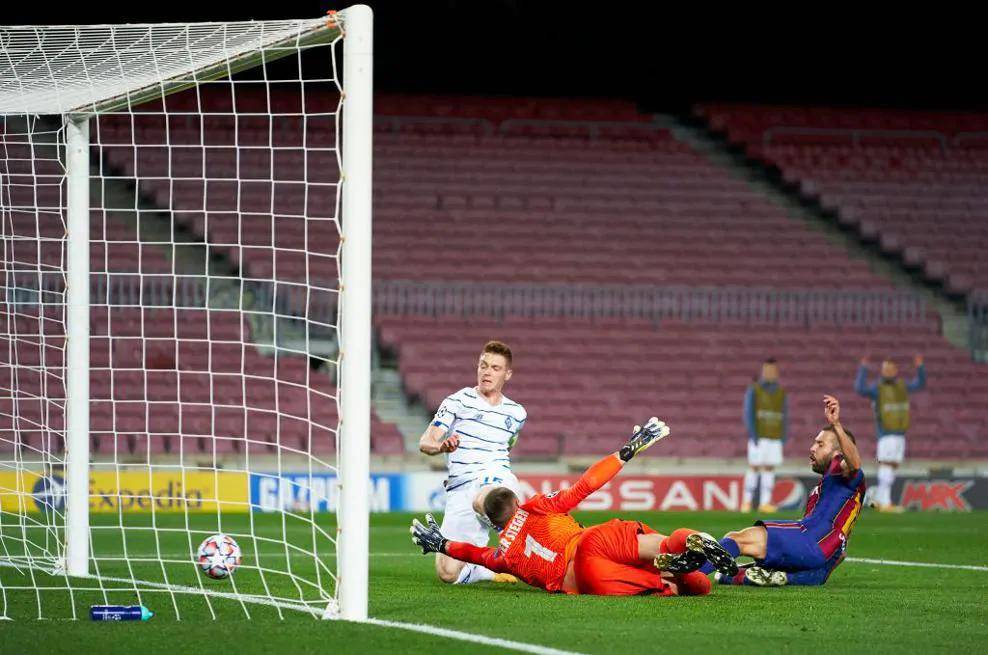  特尔施特根神扑救主，巴萨旧将成德甲焦点  