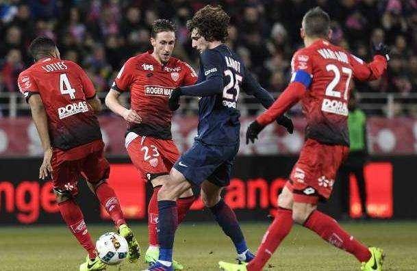  雷恩新帅首秀开门红 三中卫体系零封昂热全场  