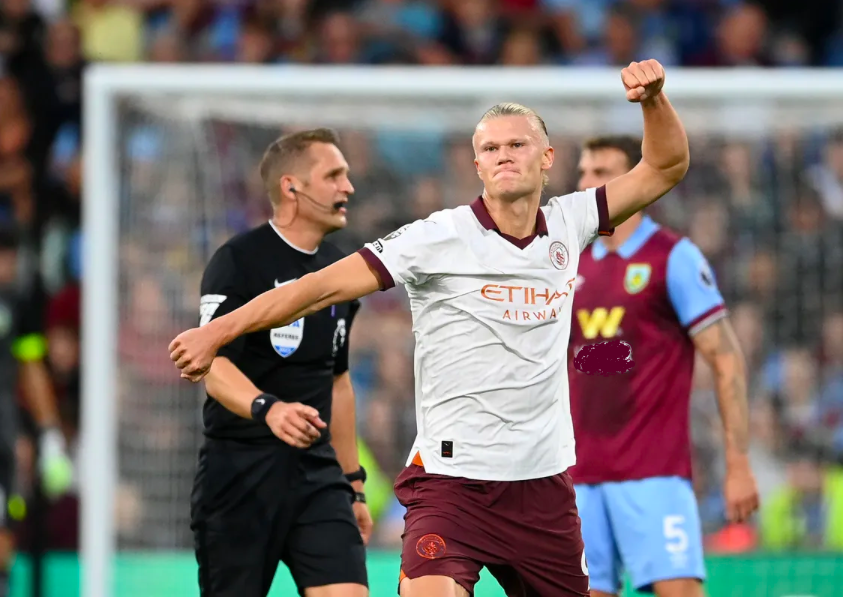  曼城逆转西汉姆登顶，丁丁助攻双十创里程碑  