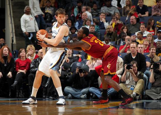  刀锋战士出鞘！谢菲尔德联主场击败诺丁汉森林止连败  